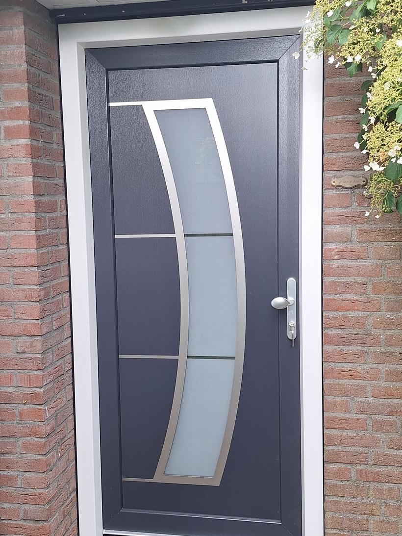 Kunststof design voordeur in Wildervank
