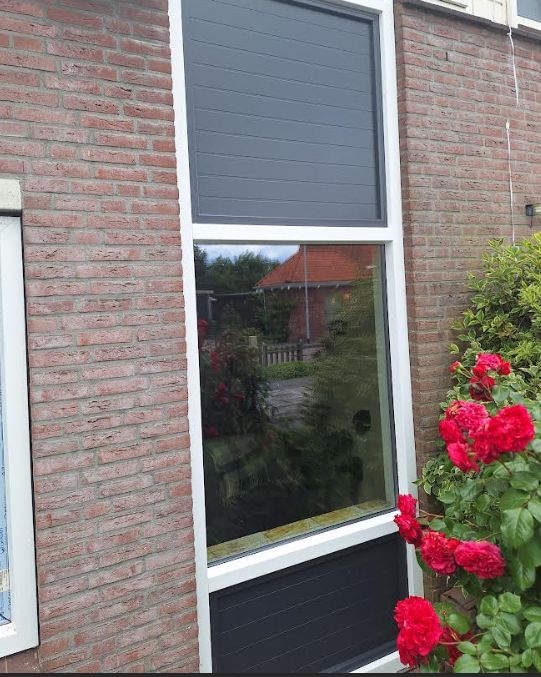 Kunststof kozijn met paneel en vast glas